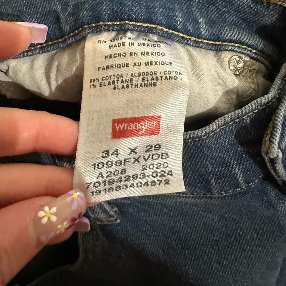 Wrangler 34x29 Classic Medium Wash Straight Leg Jeans